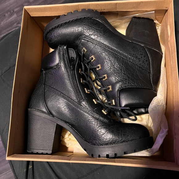 Boots - Picture 2 of 11